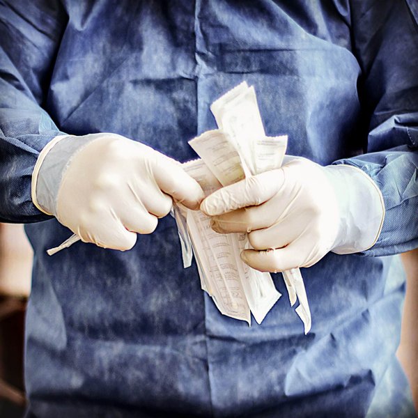 Comment choisir sa société de courtage pour investir dans un site internet rentable ?